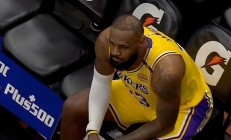 爱游戏体育 詹姆斯在公牛比赛中突破纪录，回归赛场引发热议！