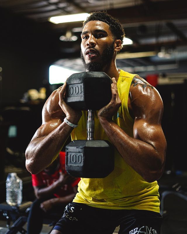 包含勒沃库森训练开放日，加时末段内部沟通引欢呼，社区盾在即，赛季目标并未改变的词条